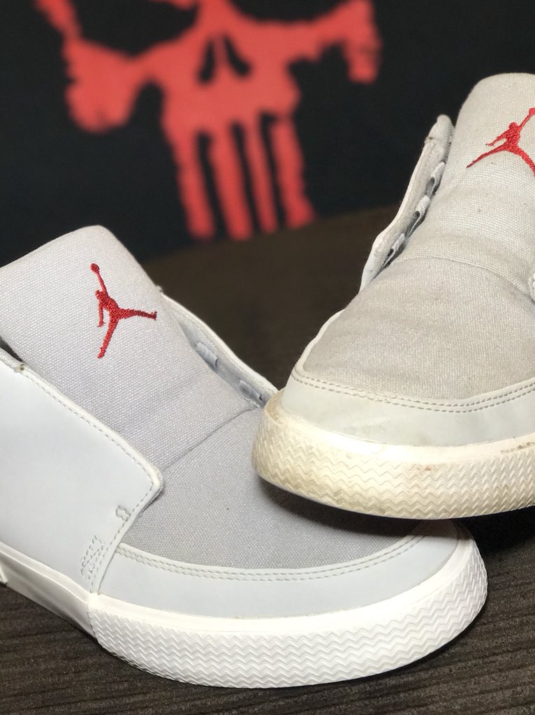 DaPPeRDan916's tweet photo. #SneakerSaturday #sneakerhead #GaryVee #Influence #RestoreKicks #CustomKicks https://t.co/Z9FLXhGn3i