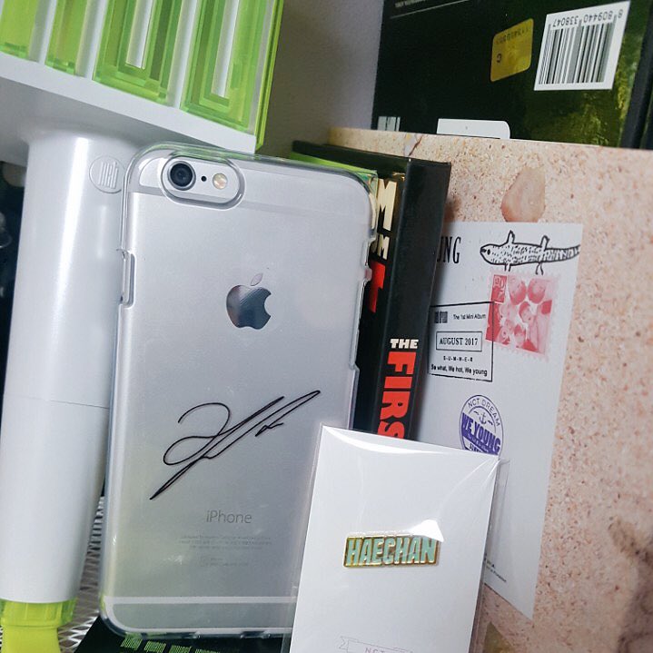 nct_case_nct's tweet photo. 케이스 토요일에 모두 도착했고 착용 샷입니다! 실물이 더 예뻐용! 오늘 포장까지 모두 마쳤습니다~😊 월요일에 발송��겠습니다 기다려 주셔서 감사합니다 💚 https://t.co/CR10HzkhWO