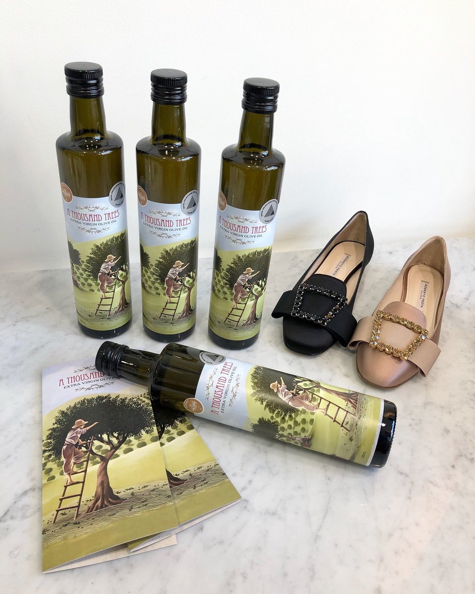 LoulaShoes's tweet photo. Italian Sunday Essentials - pick up a new pair of shoes, a bottle of #oliveoil from #athousandtrees looks and tastes delicious - Shoes first then pasta this afternoon @athousandtreesoliveoil
#shoes by #RobertoFesta #flats
#Loula #LoulaShoes #ToorakRoad #SouthYarra #Melbourne https://t.co/rDjCctmsew