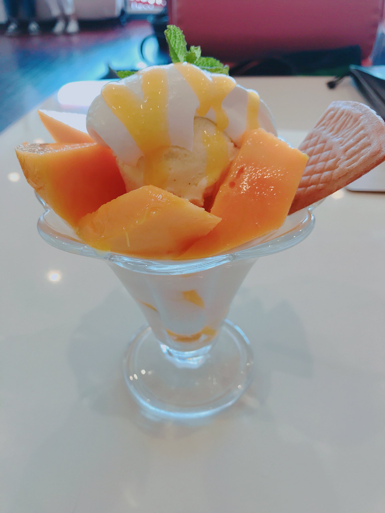 骨 18 06 03 南流山の フルーツカフェ オレンジ へ 食べログ評価3 58 宮崎マンゴーパフェ美味しかった 相変わらず一人客は自分くらいだった 南流山 フルーツカフェオレンジ 宮崎マンゴーパフェ 宮崎マンゴー T Co