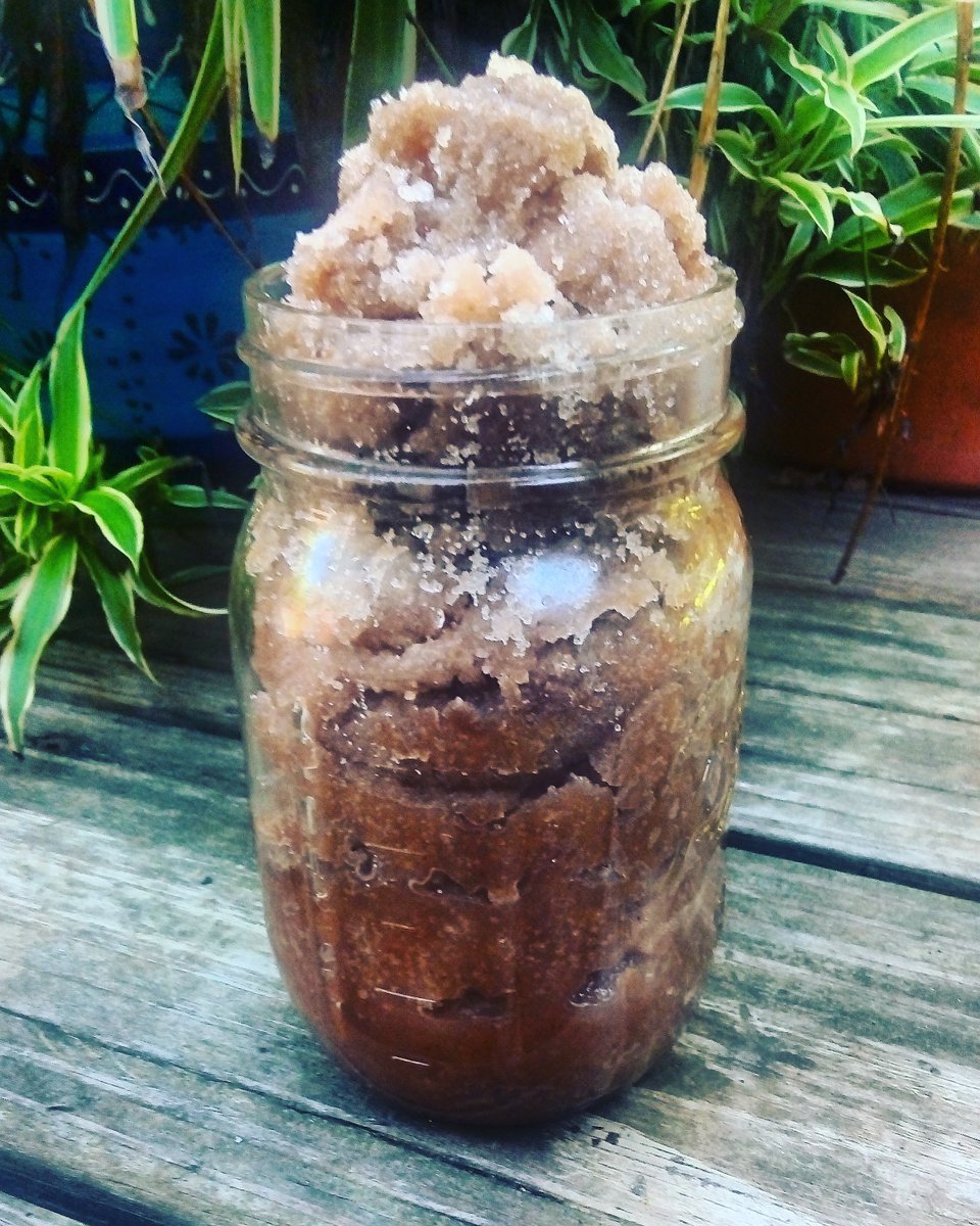 CaffienatedVgn's tweet photo. Brand new Chocolate Sugar Scrub 💧
Moisturizing and exfoliating sugar and essential oils leave skin radiant. Then you wash it off and smell like chocolate. 👌 What more could you want 😍
 https://t.co/5hCTvOwu0z https://t.co/cqmZkdGe4y