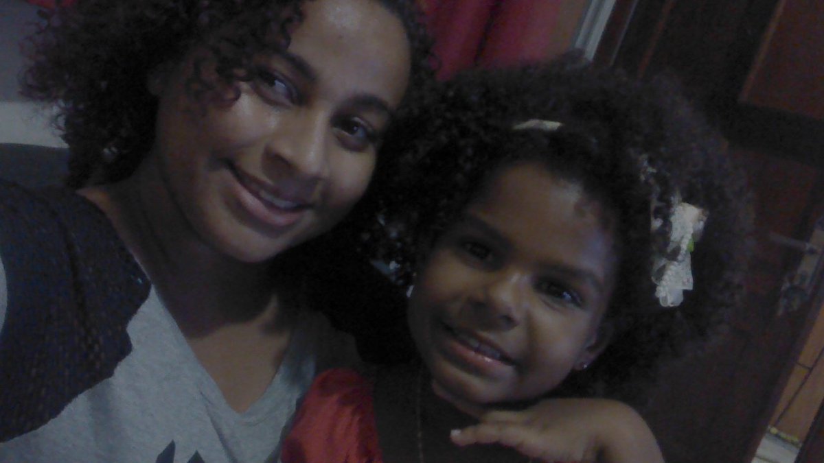 PequenaKamy's tweet photo. "Titiaaaa"
Que saudades que eu estava da minha princesinha ♥♥
Já está uma mocinha *-* Cada Cada dia mais linda ♥♥
#MinhaModelo #ModelBlack #LittleModel #TitiaAmaMuito #MeuAmorzinho #AnaAlice https://t.co/Pe1xZh8PdQ