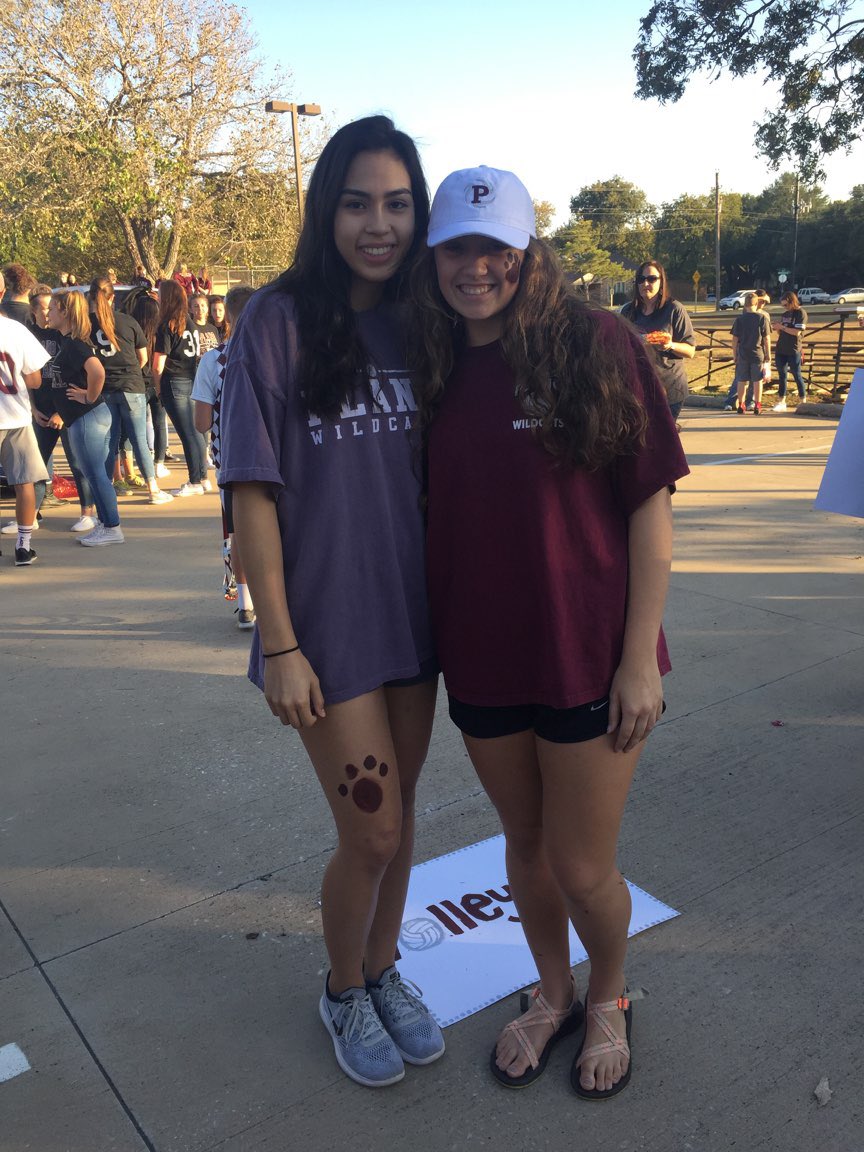 callieparlin's tweet photo. HAPPY BIRTHDAY EVIE!!! I am going to miss you SO much next year❤️ https://t.co/Ideb4urTfS