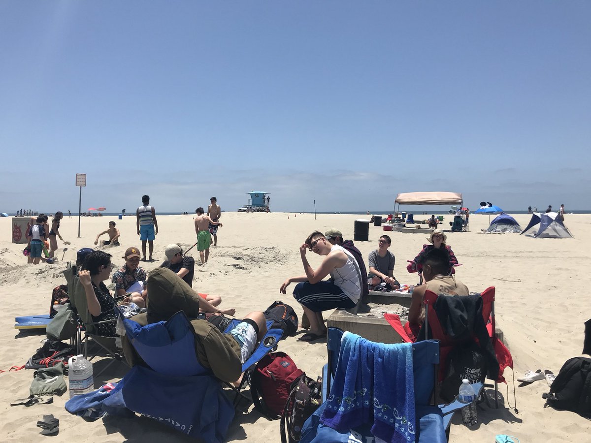 BonitaClubBlue's tweet photo. Bonfire was great this year! I hope everyone who came had a fantastic time, thank you to everyone who helped supply, set up, and clean up! This was a great way to have ended Club Blue’s 2017-18 year, enjoy the rest of your weekend! https://t.co/jzxIjUwWWa