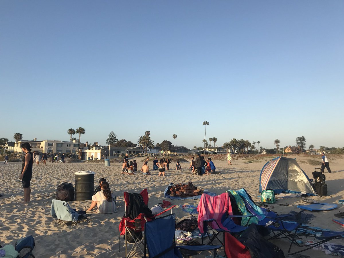 BonitaClubBlue's tweet photo. Bonfire was great this year! I hope everyone who came had a fantastic time, thank you to everyone who helped supply, set up, and clean up! This was a great way to have ended Club Blue’s 2017-18 year, enjoy the rest of your weekend! https://t.co/jzxIjUwWWa
