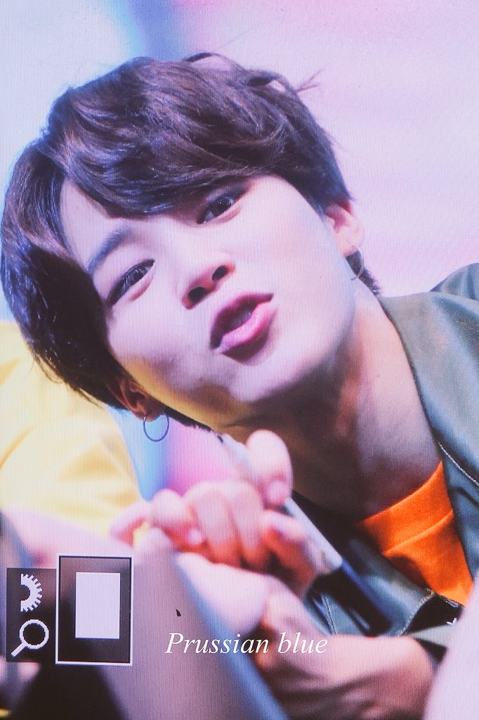 951013_jimin's tweet photo. 180603 #지민 빼꼼 ㅠㅠㅠㅠ https://t.co/JUVWx7i1lu