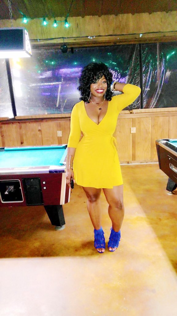Brownsugabae2's tweet photo. Thick season is in #thickthighssavelives #yeenknow #OhHey💋💅🏽 https://t.co/4XKsPf9UEK