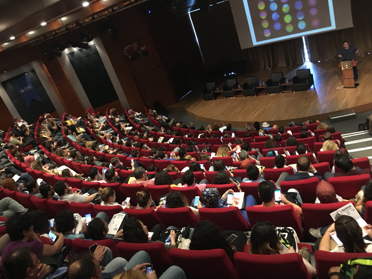muraterdor's tweet photo. İçerik sağlamsa Pazar günü olması farketmiyor, salon ağzına kadar dolu, dışarıda da bir sürü kişi var, onlarca stand kuran firma, tebrikler @ercanaltug #gamefed https://t.co/V3amYyf5Mf