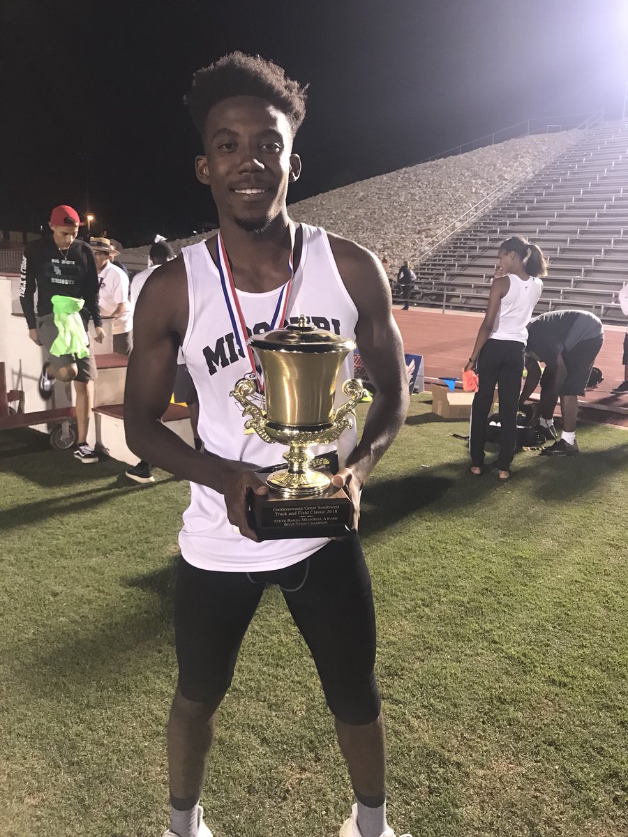 Coach_Rathke's tweet photo. Missouri Boys win the #GSWTFC @MoMileSplit https://t.co/apx288ciIz