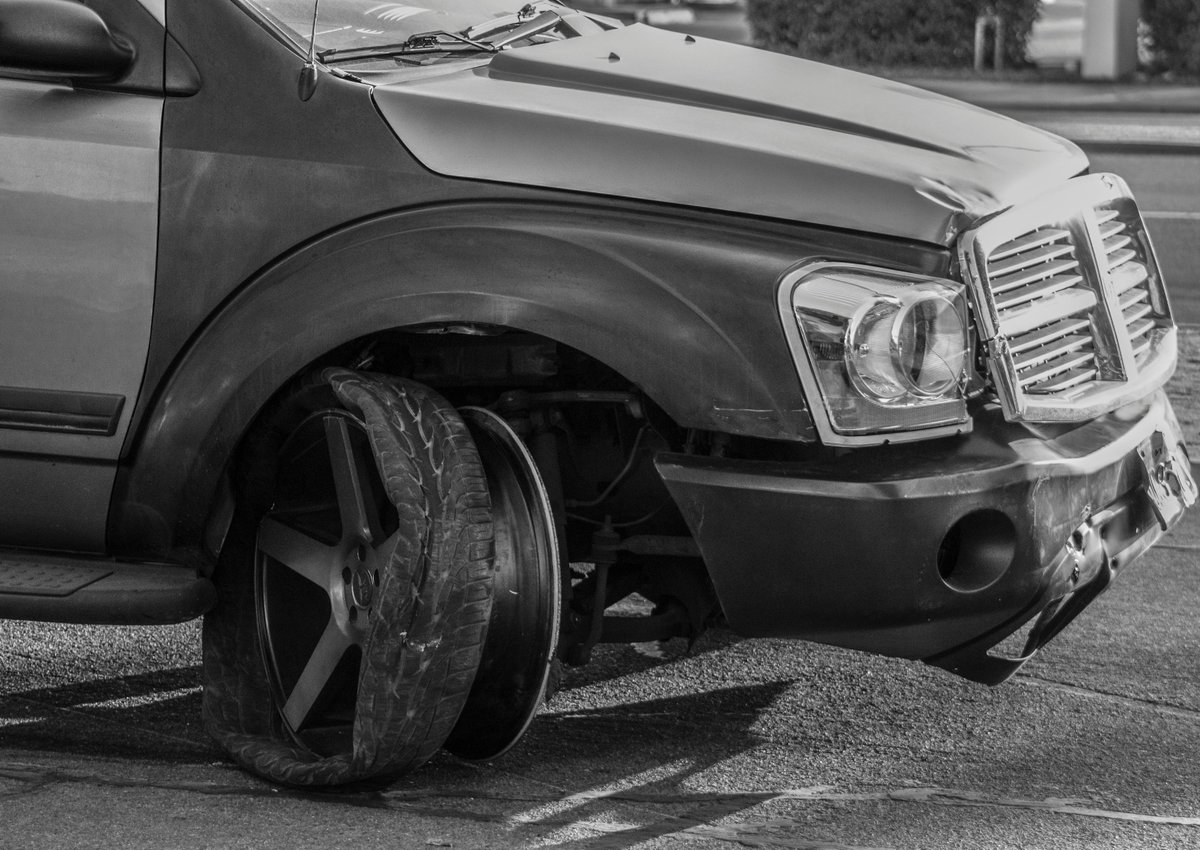 GonzalesBVB97's tweet photo. Drunk driving accident and attempt to leave scene. First and Ashlan @ABC30 https://t.co/XYXpZKf5k5