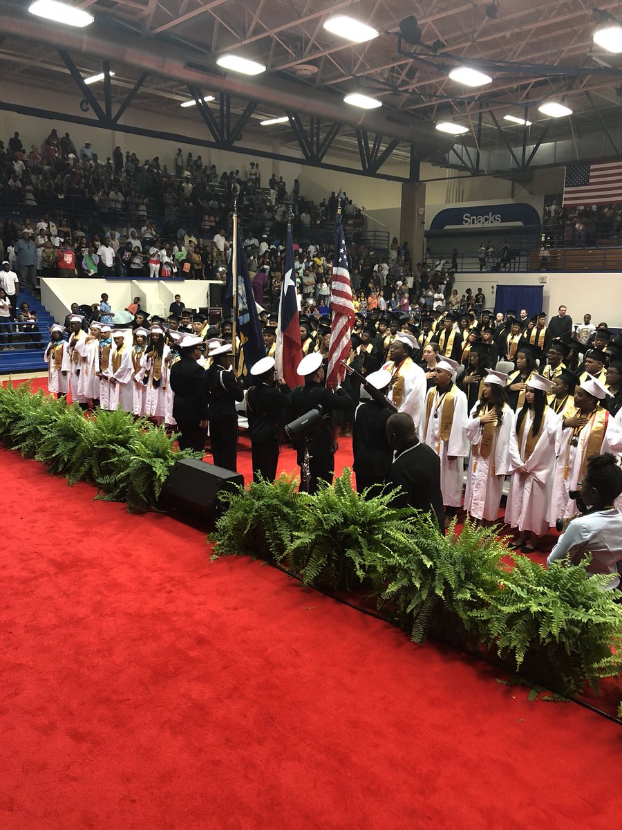 NorthForestHigh's tweet photo. Congratulations Class of 2018! #HISDGrad #winningseason https://t.co/cWCfOkKH4z