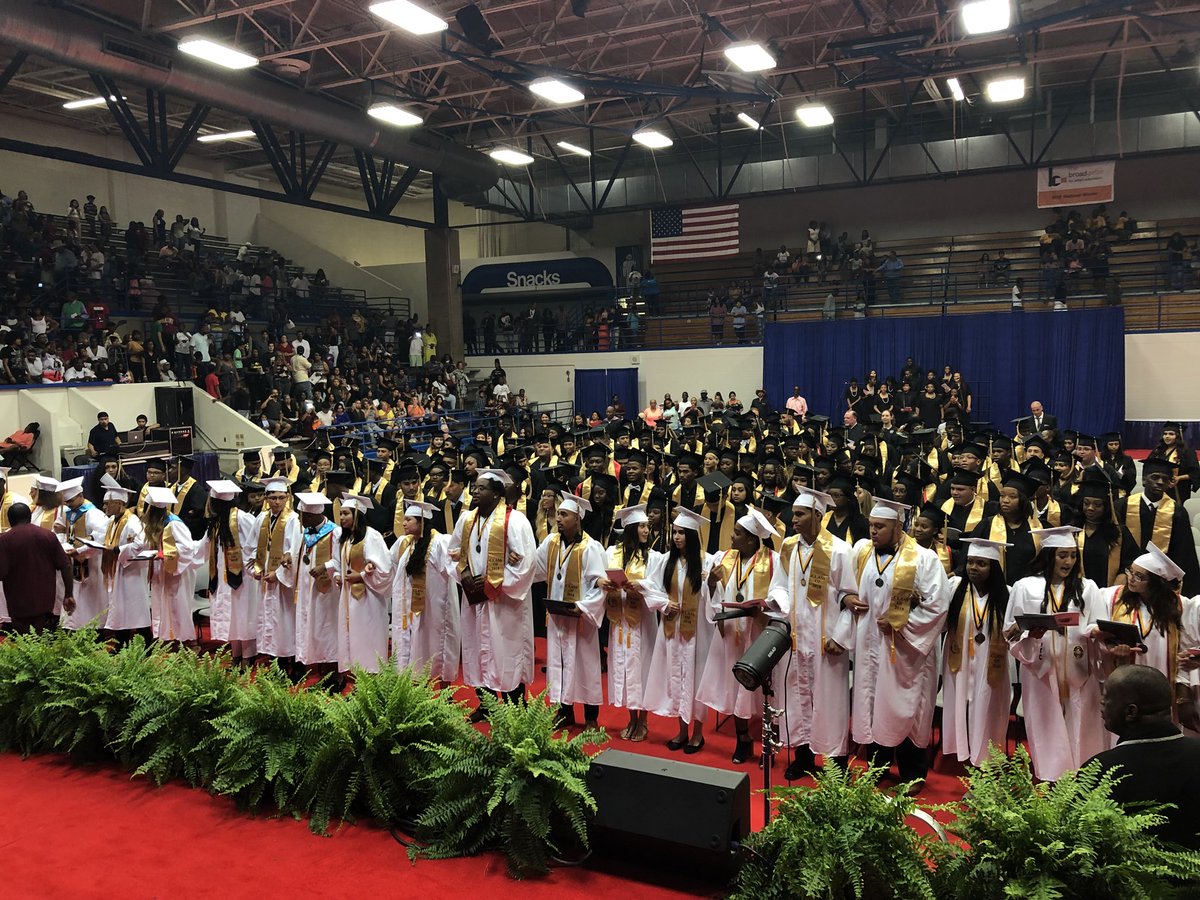 NorthForestHigh's tweet photo. Congratulations Class of 2018! #HISDGrad #winningseason https://t.co/cWCfOkKH4z