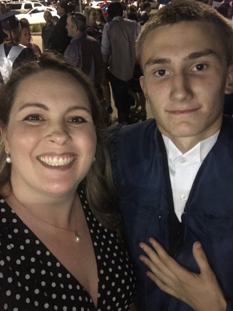 1ZepedaKat's tweet photo. #CySpringsClassof2018! Congratulations!  You are amazing! https://t.co/aA3o07l08I