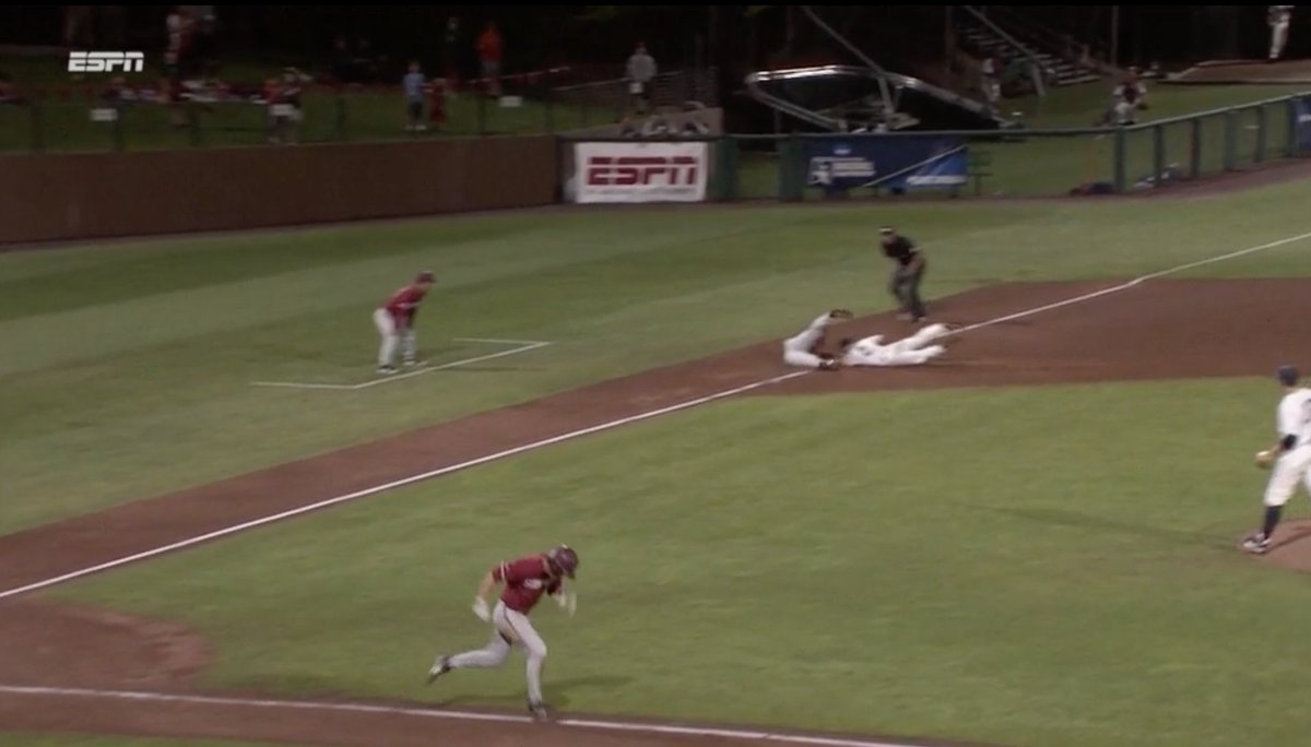 BigWestBaseball's tweet image. #Webgem 💎 by Brett Borgogno in T6 to help keep the 🌲 to just 1 run in the frame.

@BaseballTitans knotted at 1 and coming up in B6.

 📺 ESPNU | ow.ly/wXKq30kjdfp
...
#TusksUp | #EverythingTogether | #RoadtoOmaha