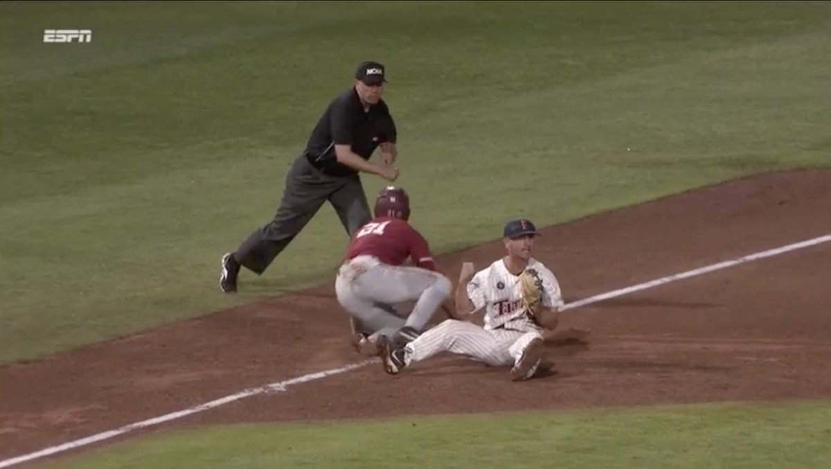 BigWestBaseball's tweet image. #Webgem 💎 by Brett Borgogno in T6 to help keep the 🌲 to just 1 run in the frame.

@BaseballTitans knotted at 1 and coming up in B6.

 📺 ESPNU | ow.ly/wXKq30kjdfp
...
#TusksUp | #EverythingTogether | #RoadtoOmaha