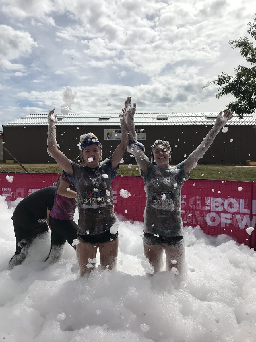 desi_wiens's tweet photo. Had so much fun running the @5kFoamFest. Love being able to contribute to the make a wish foundation! https://t.co/PsMjIrU8lz