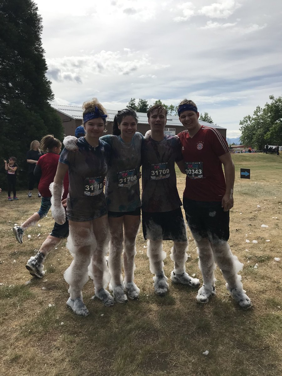 desi_wiens's tweet photo. Had so much fun running the @5kFoamFest. Love being able to contribute to the make a wish foundation! https://t.co/PsMjIrU8lz