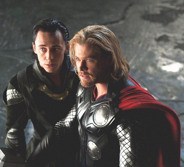 I_am__Iron_Man's tweet photo. 형제야.                                 형,쟤야 https://t.co/R6HiZpPL0E