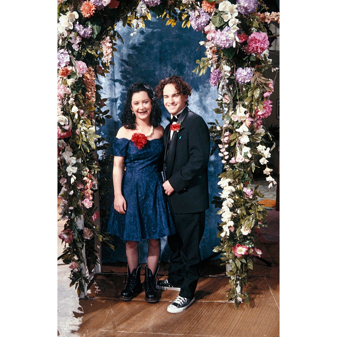 mptvimages's tweet photo. ✨No matter what your stance is on the cancellation of ‘Roseanne’ this photo from 1993’s “Promises, Promises" episode, this pic of @THEsaragilbert and @SanctionGalecki is cool. ✨
🌹💐🌸👑
#SaraGilbert #JohnnyGalecki #PromNight #1990s#photooftheday #mptvimages https://t.co/VEWzy787ka