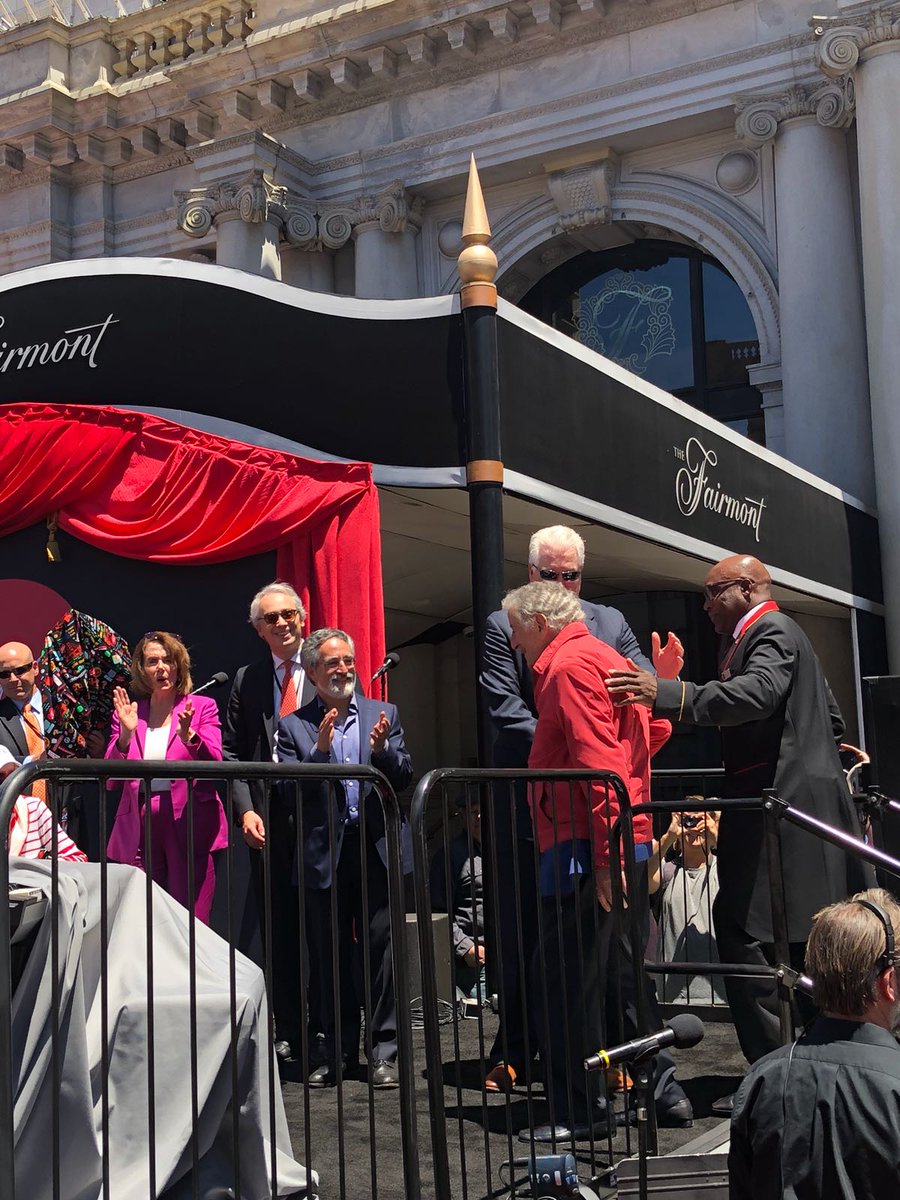 ItalyinSanFran's tweet photo. The legendary @itstonybennett unveiled his honorary street sign #TonyBennettWay in #SanFrancisco today. The ceremony was held in front of the historic @FairmontSF which was where the iconic artist first performed his classic song, "I Left My Heart in SanFrancisco" in 1961. https://t.co/67N3P1Zzmt