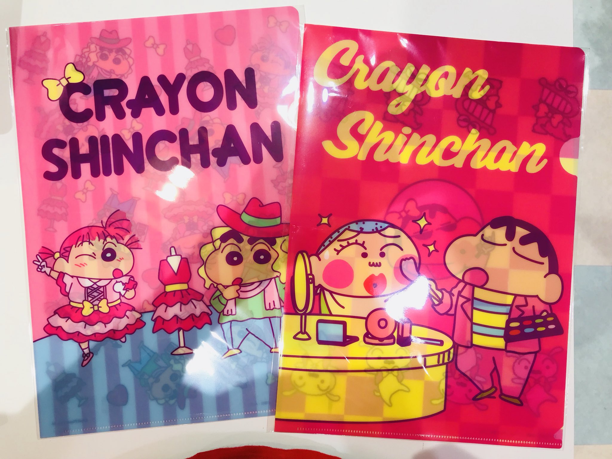 クレヨンしんちゃん　バッジ　アクリルキーホルダーセット　アクションデパート大阪店 クレヨンしんちゃん バッジ アクリルキーホルダーセット アクション