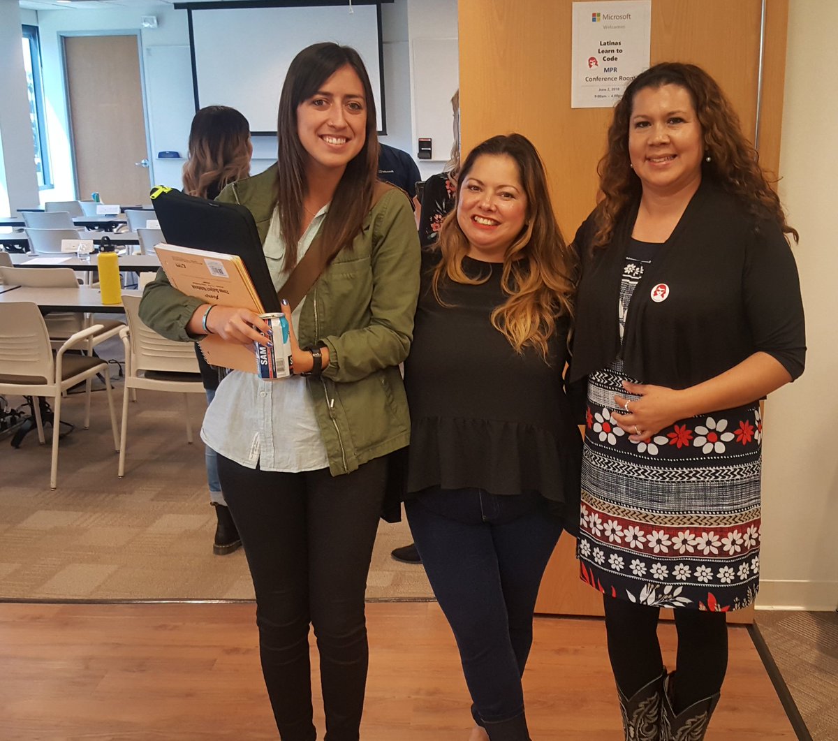 lauratorreslive's tweet photo. Networking after 3 amazing hours of learning the code, the Java and more!!
#MilitarySpouseEmployment #LatinaGreeks #LatinaLeaders #MilSpouse #Career #Microsoft #GITSD #GirlsinTech #sandiego https://t.co/YM50zQoxIn