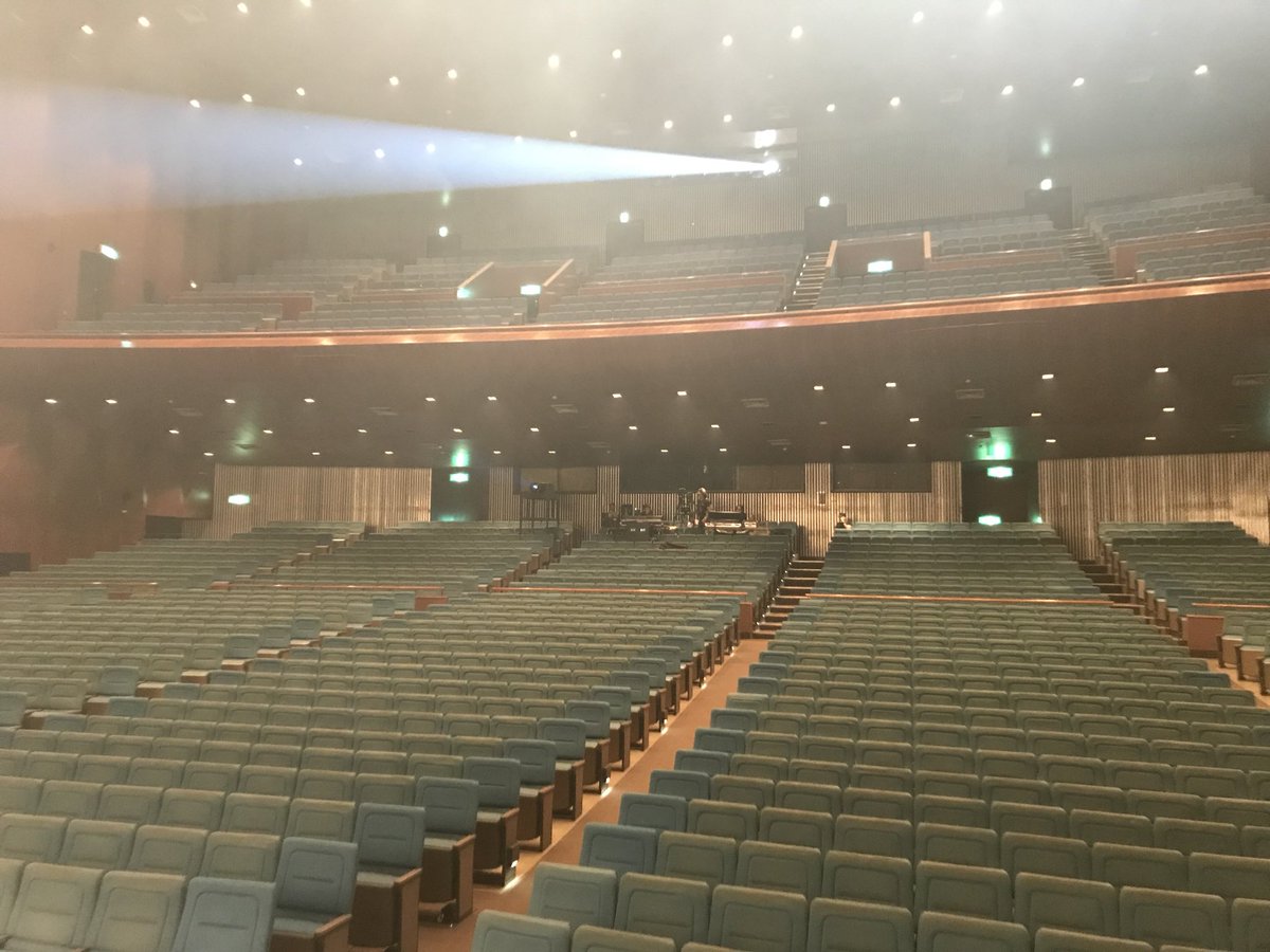 Uzivatel Tube Official 公式 Na Twitteru 本日は広島 上野学園ホールにてライブ シートの色は青でした笑