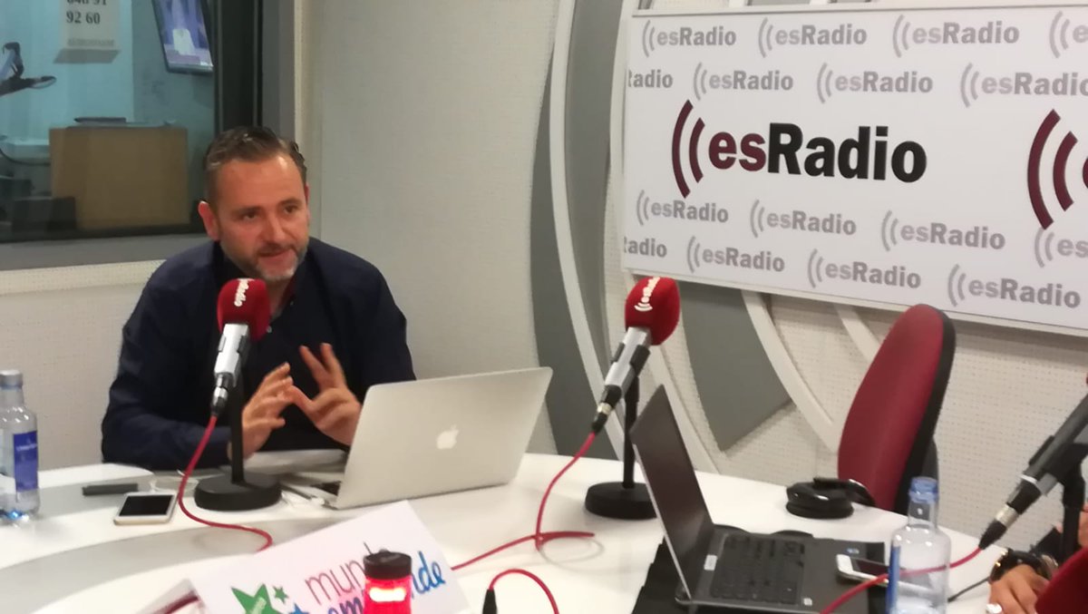 mundoemprende1's tweet photo. Hoy en La Lanzadera tenemos con nosotros al Business development director de @PlayFilm_Tv, @chema_. Esta empresa se ha propuesto marcar la diferencia permitiendo participar al usuario mediante su interacción con el video. Nos lo cuenta hoy.

Síguenos en https://t.co/hlHDu4C9yD https://t.co/w5mJEQzLIl