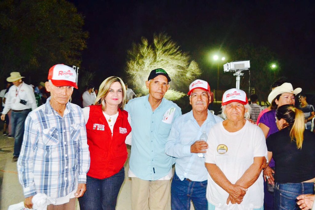 karinagarciaQB's tweet photo. Hoy c/mis amigos del Jesus García sentí la satisfacción d cumplir la palabra. Aun hay mucho x hacer. Gracias x su confianza y cariño. No los defraudare. Como su Diputada, seguirán contando conmigo.Porq lo merecen, porq valen oro. Porq la Costa, también es Caborca. Unidos se hace! https://t.co/50cPjHX7OR