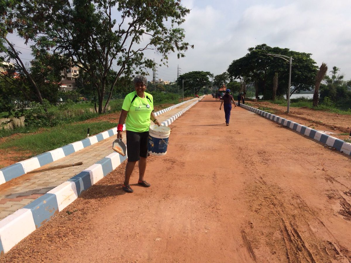 KavithaReddyKR's tweet photo. Good #RunForTheDay 2 minutes better than last 6k run......later did a clean up drive of @AgaraLake Track along with Agara Lake Volunteers - ALPMS πΈπΌπ»πΊπ https://t.co/CQMfYAmyjr