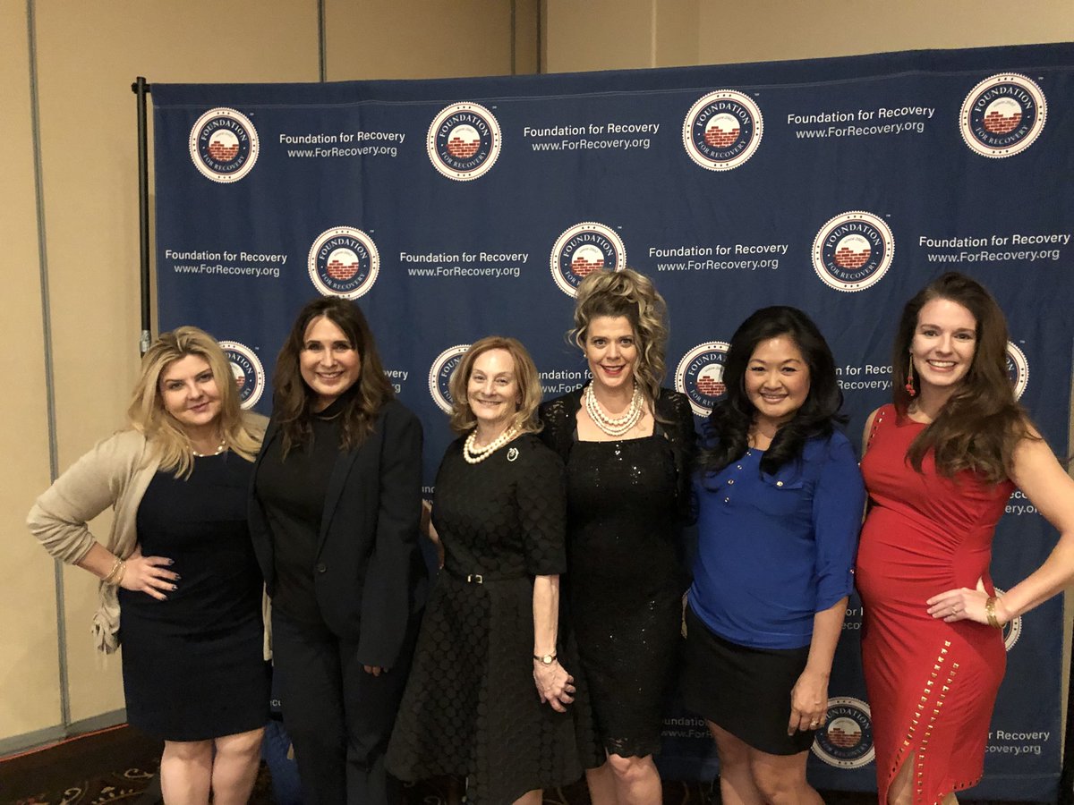 VictoriaDseaman's tweet photo. Great night at the Foundation for Recovery event with @HeidiGustafson2 @afmike55 Mike @minddietmeals @MinddieL @VoteFiore @IamByronBrooks @hammond4nevada @DannyTarkanian @TatiRealEstate #FoundationforRecovery #Hope #Recovery #WecandoMore https://t.co/xBaxYpsHwX