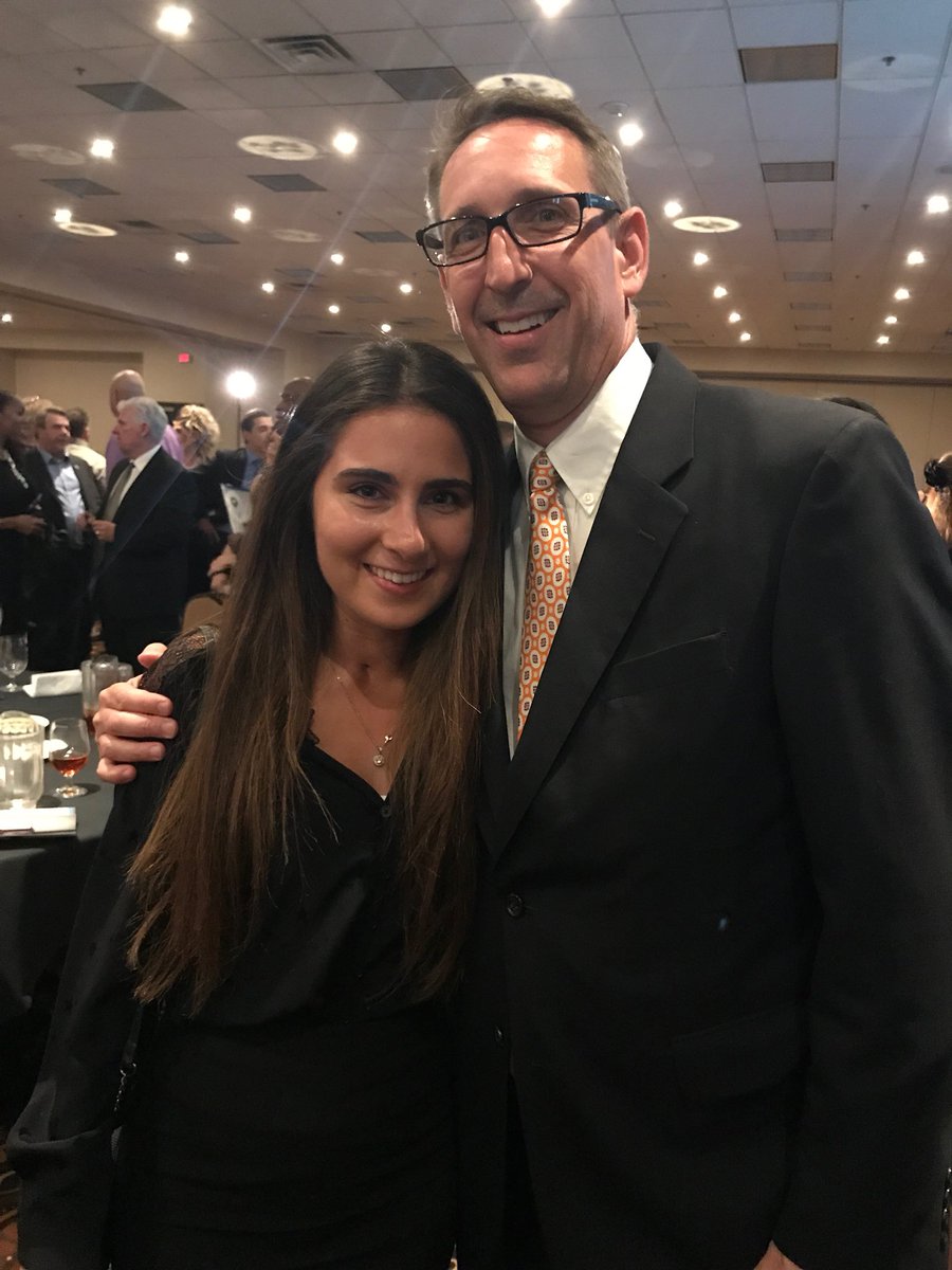 VictoriaDseaman's tweet photo. Great night at the Foundation for Recovery event with @HeidiGustafson2 @afmike55 Mike @minddietmeals @MinddieL @VoteFiore @IamByronBrooks @hammond4nevada @DannyTarkanian @TatiRealEstate #FoundationforRecovery #Hope #Recovery #WecandoMore https://t.co/xBaxYpsHwX