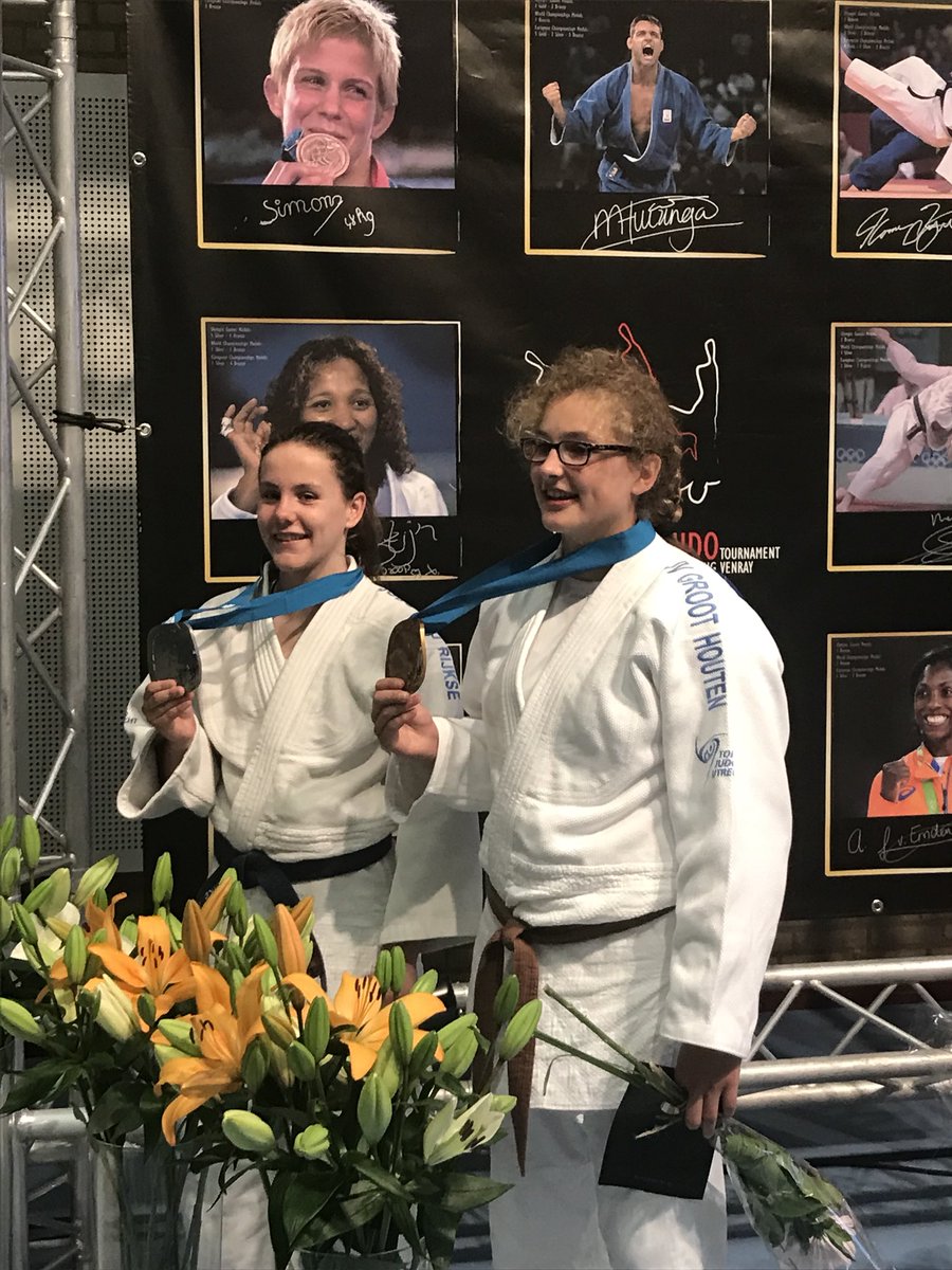 TopJudoUtrecht's tweet photo. 3 deelnemers, 3 maal gestreden om de medailles! GOUD: Iren Hesling. ZILVER: Femke Hooijsma. https://t.co/KUqGZk2V4n