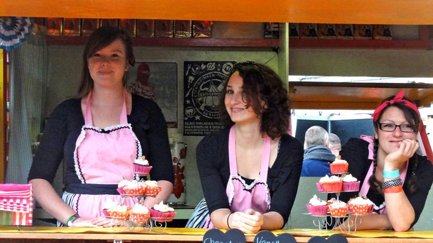 Op zondag 10 juni van 11 uur tot 17 uur staat de #Bakblikbende met heerlijke #cupcakes en vers gedraaide #smoothies op het Sea the future festival. Een gezellige foodtruck op een gezellig festival. Tot de tiende! #SeatheFuture facebook.com/Bakblikbende/