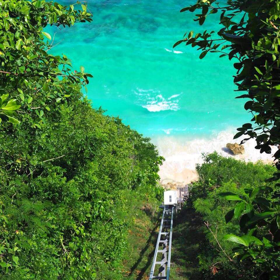 talaalamuddin's tweet photo. Take the road less traveled 🌊🏊🏼‍♀️#diverightin #goforit #backinbali #weekendvibes #TOTALLYtropical #vantageviewpoint #TALAtravels #Bali #uluwatu #talasnaps #perfectpath #TOTALLYsteep #TOTALLYdeep #TALA #TotallyTALA #getinspired #riserockrepeat https://t.co/SX9FD8maWQ