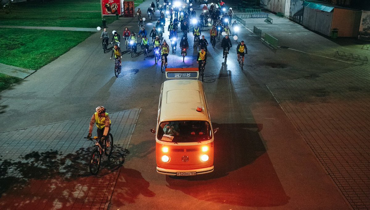 architectuul's tweet photo. Be Velonotte! #city #architecture #bicycle #velonotte https://t.co/rnO2dXXyfN https://t.co/vdtMtqQq58