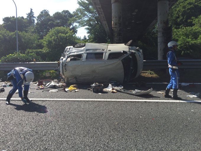 横転事故 東名高速下り 海老名sa付近で車の横転事故 まとめダネ 横転事故 東名高速下り 海老名sa付近で車の横転事故 まとめダネ
