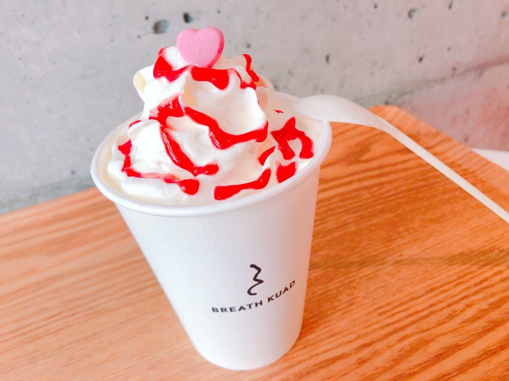 KimitodoT's tweet photo. コラボカフェ　休憩がてらにいかがでしょうか？
冷たい飲み物や、甘いデザートそろっています。
本日最終日18:00まで（チケット販売は17:40まで）
「君に届け展in京都」堪能しつくして下さいね～♪
＃君に届け展　＃別冊マーガレット https://t.co/CdOEwhUQYL