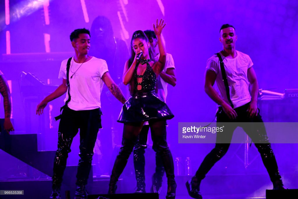 GrandeTourNews's tweet photo. HQ’s of Ariana performing at #WangoTango (3) https://t.co/fKqXQAwCj4