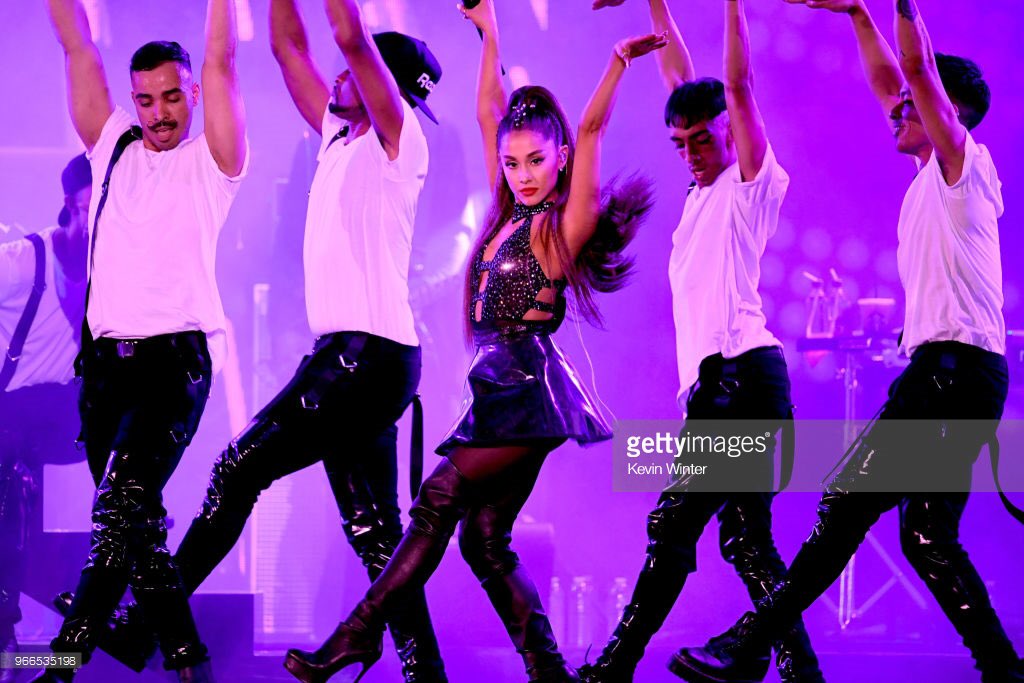 GrandeTourNews's tweet photo. HQ’s of Ariana performing at #WangoTango (3) https://t.co/fKqXQAwCj4