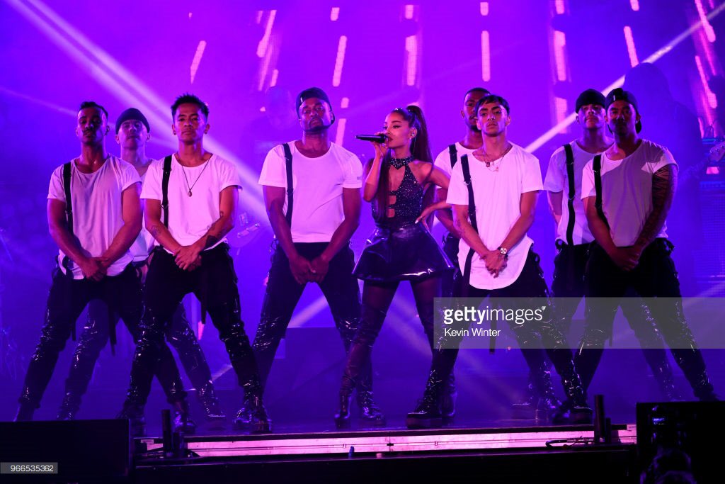 GrandeTourNews's tweet photo. HQ’s of Ariana performing at #WangoTango (3) https://t.co/fKqXQAwCj4