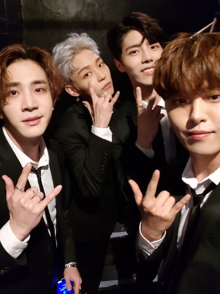 southclub_kr's tweet photo. ROCK STAR 2018 THE UNION 
South Club x The Rose

사우스클럽과 더로즈의 무대 많은 기대 부탁드립니다🤟

#rockstar #theunion #YB #노브레인 #크라잉넛 #로맨틱펀치 #FT아일랜드 #southclub #therose #band #concert https://t.co/Lznde2o24p