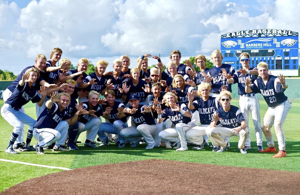 brenden_vand's tweet photo. Blessed to be able to be apart of a team like this. So many memories were made and it sucks that it had to end tonight. I will never forget the run we made and and all the ups and downs that got us to this point. I love all of y’all #FTAM #FAMILY #BROTHERS @TMHSBaseball https://t.co/5TA2u9DYn0
