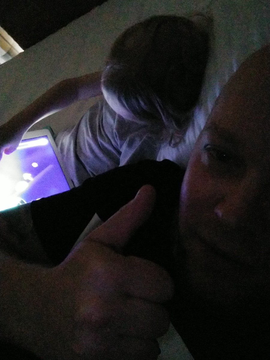 Nuorempaa nukutetaan naapurisängyssä. Täytyy antaa iso peukku @yleareena tai <a href="/YLETV2/">YLE TV2</a>, tai kenen alla Pikku Kakkosen pädipelit onkaan, miten hyvin ne on tehty. Innolla tankkaa perusasioita pelien avulla.

#Hotellielämä