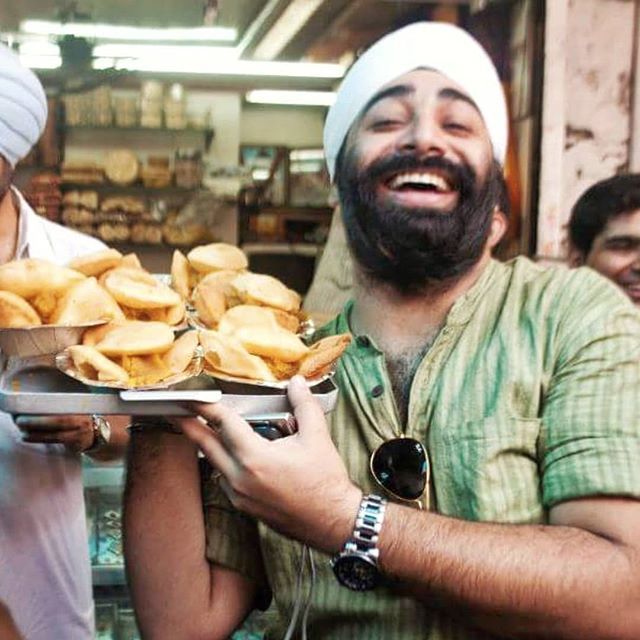 MisterTikku's tweet photo. #LambaWalaThrowback
.
Hun sirf Khaate hi Nahi Khilaate bhi hai :-)
.
#ChandniChowk #Bedmi #Nagorri #Foodwala #mistertikku #ChanggaHai #ShyamSweets https://t.co/cx9ISB2j3U https://t.co/CKZWdrLLFK