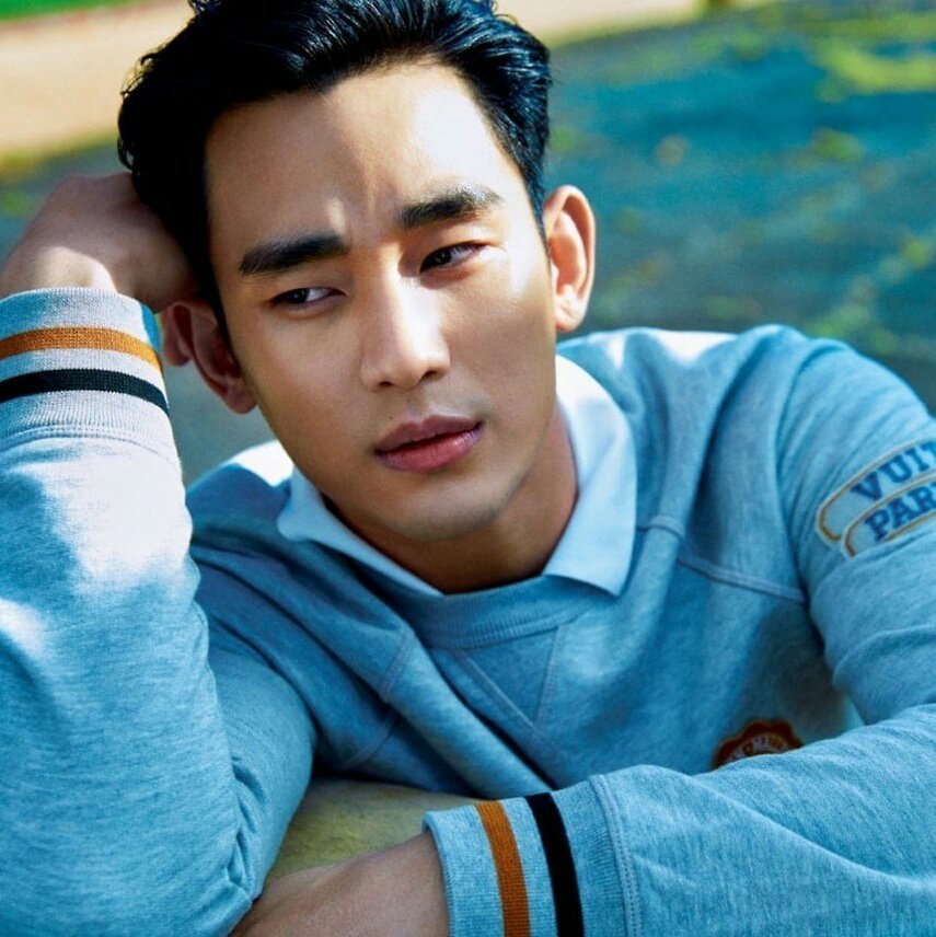 phosigal's tweet photo. kim soo hyun 💂 https://t.co/zSvcoKZUrY