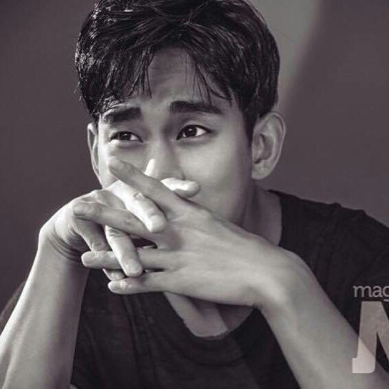 phosigal's tweet photo. kim soo hyun 💂 https://t.co/zSvcoKZUrY
