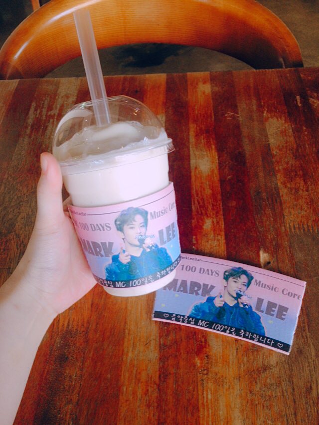 markcitydream's tweet photo. @MarkLee_Bar #MARK_MC100DAYS 나 가는 길에 있어줘서 고마워 💚 https://t.co/Dvy91XObvc