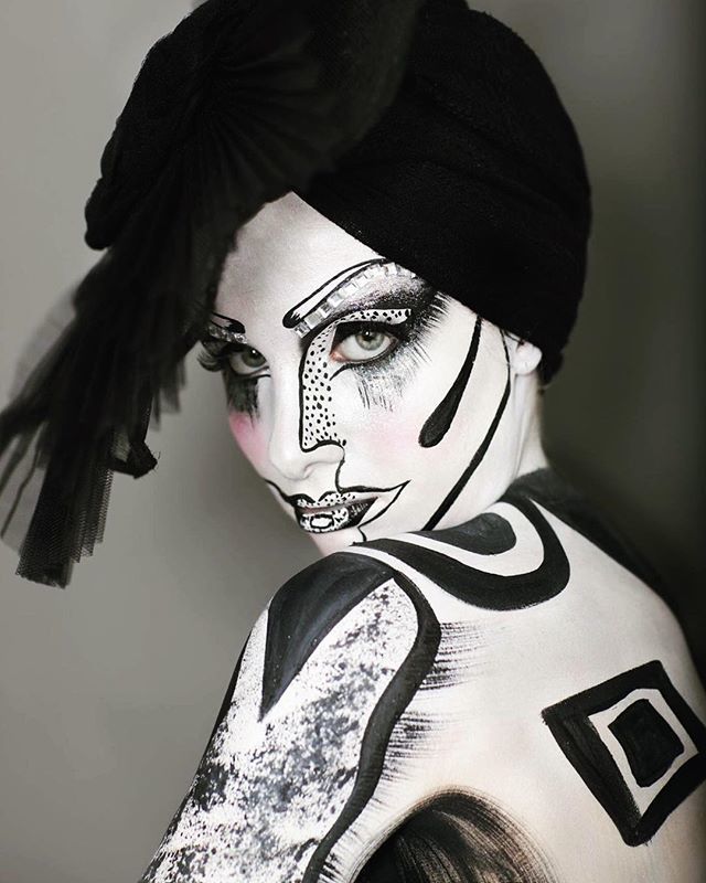 JulieBoehm's tweet photo. Bodypainting by @einatdanofficial , Photographer @artfashionstudio #dmitrimoisseev , model: @julieboehmart #modeljulieboehm #flashback #berlinshooting #studioshooting #bodypaintmodel #einatdan #fashionpainting #avantgarde #portraitphotography https://t.co/somIXfQUNd https://t.co/rO31hHjSOo