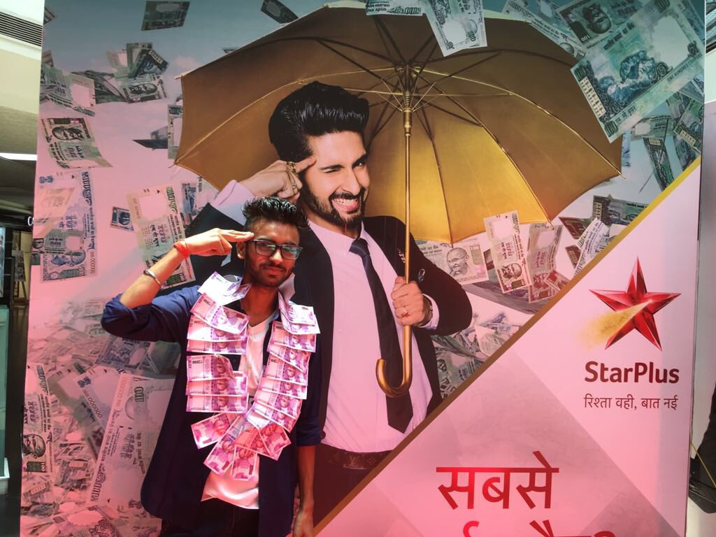StarPlus's tweet photo. #Lucknow, the #SmartnessTest has begun!
Head over to #SaharaganjMall and find out #SabseSmartKaun! https://t.co/HlZ8y18Cj4